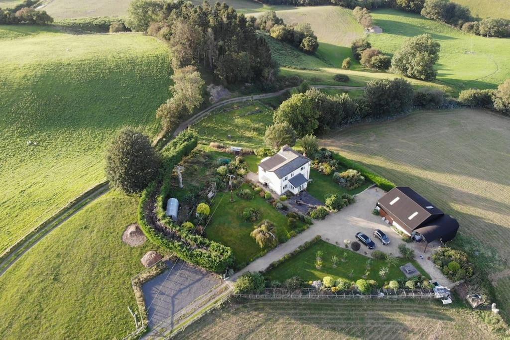 Country Home With Gardens Newtown  Bagian luar foto